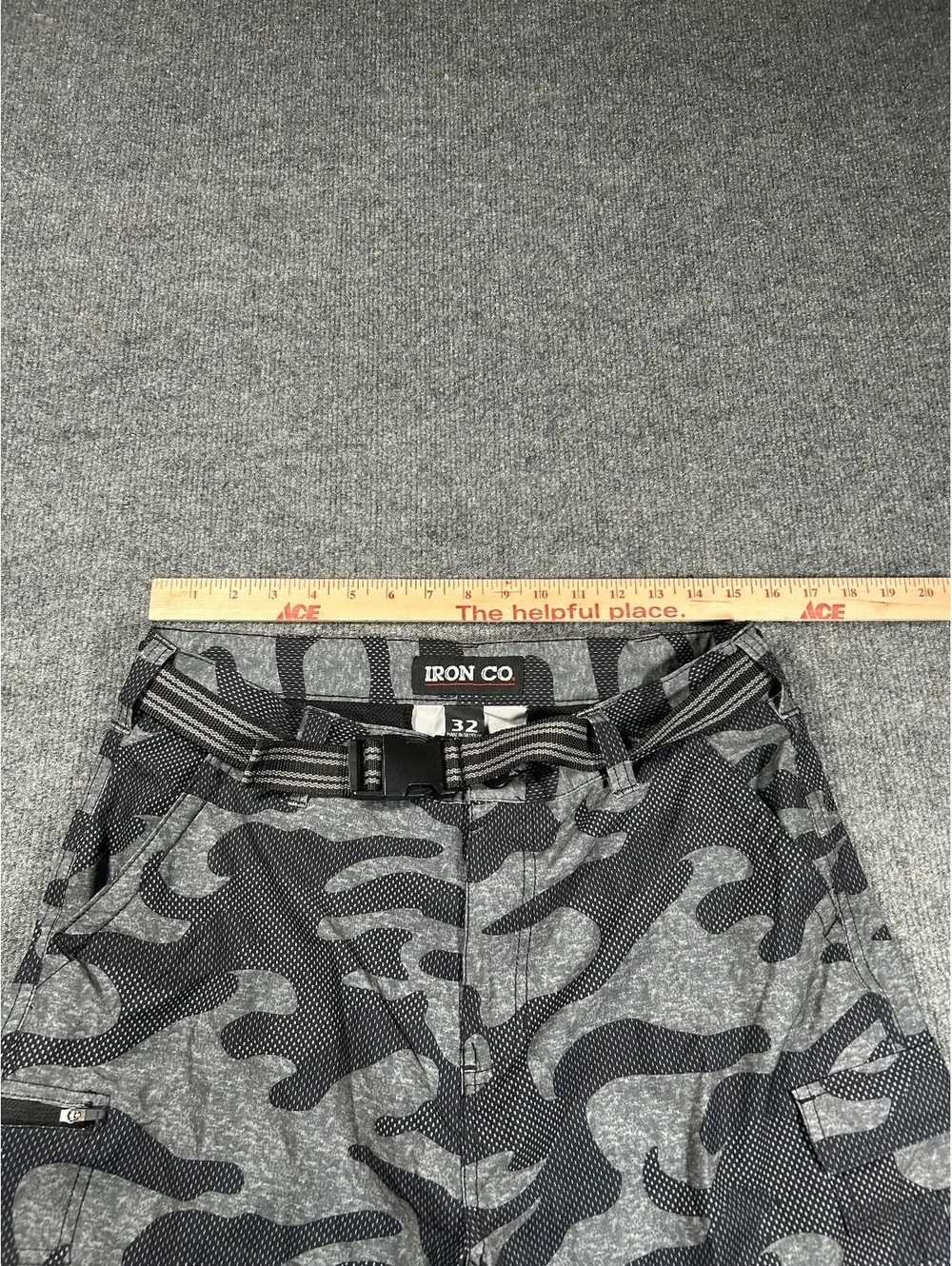 Iron Co. Men's Gray and Black Camouflage Cargo Shorts with Belt Size 32